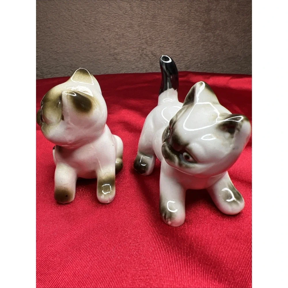Pair Of Vintage Siamese Kittens 2.5 In Tall Standing And Sitting